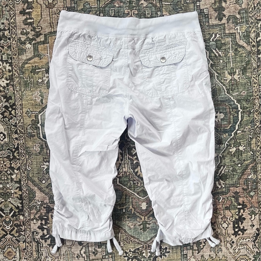 Calvin Klein Performance Convertible Poplin Capri Pants in White & Periwinkle - Picture 10 of 14